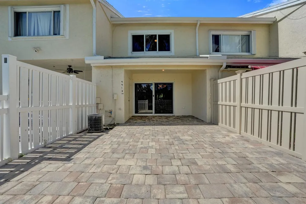 9913 NW 57TH Manor #. Coral Springs, FL 33076