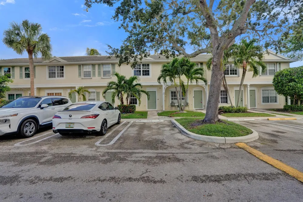 9913 NW 57TH Manor #. Coral Springs, FL 33076