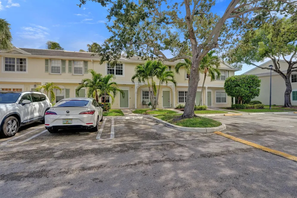 9913 NW 57TH Manor #. Coral Springs, FL 33076