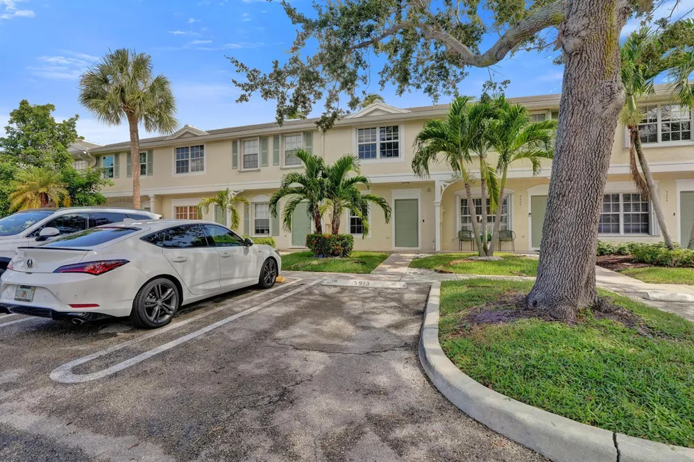9913 NW 57TH Manor #. Coral Springs, FL 33076