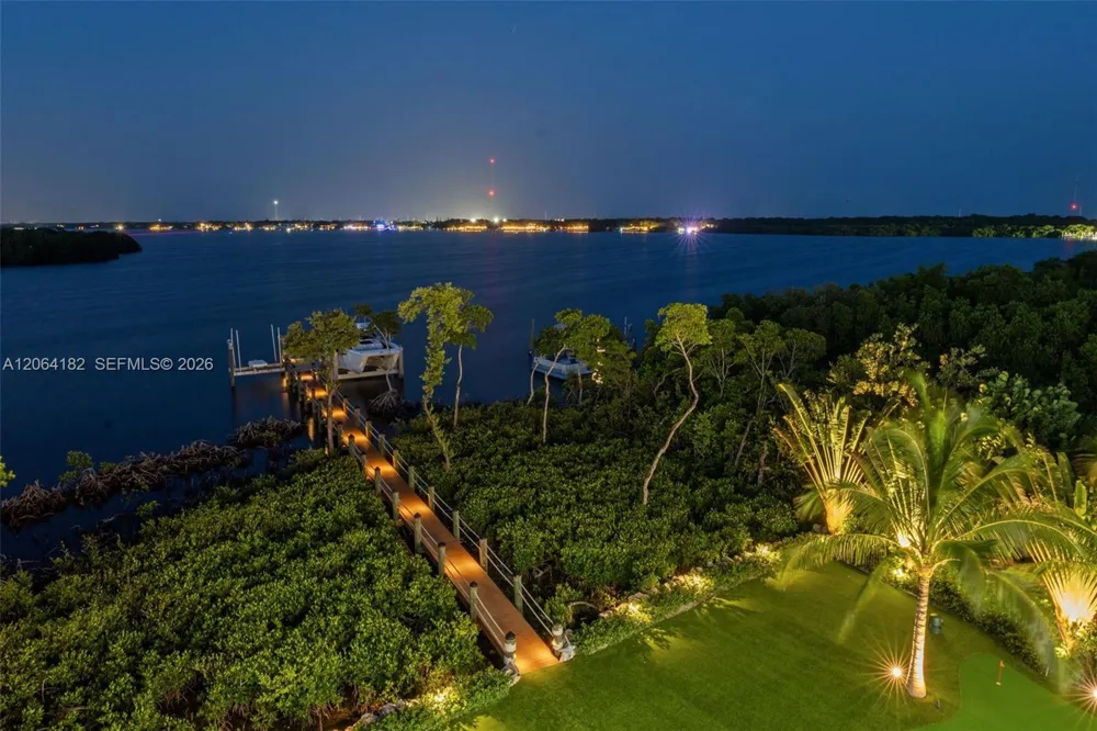 39 Mutiny Pl Key Largo, FL 33037