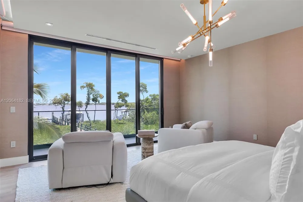 39 Mutiny Pl Key Largo, FL 33037