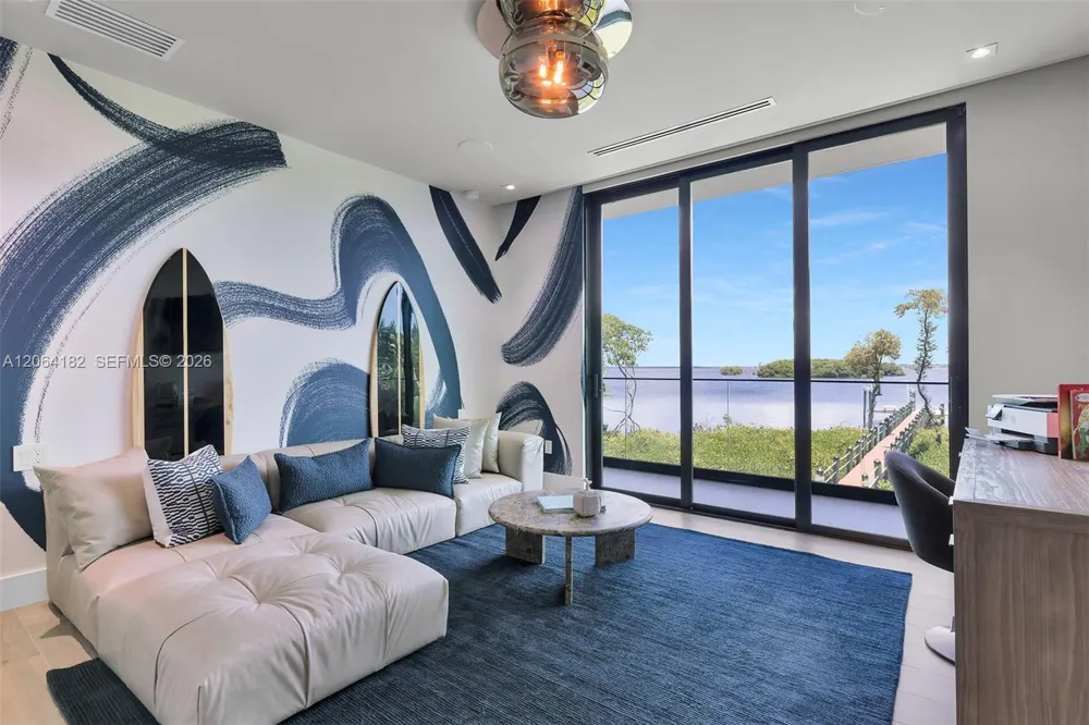 39 Mutiny Pl Key Largo, FL 33037