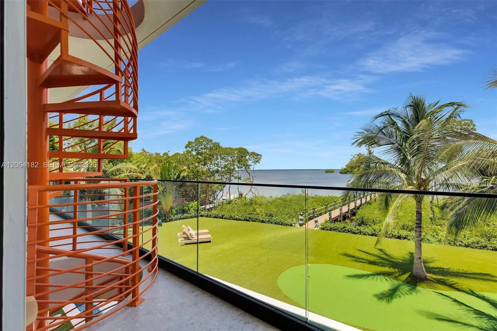 39 Mutiny Pl Key Largo, FL 33037