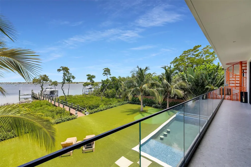 39 Mutiny Pl Key Largo, FL 33037