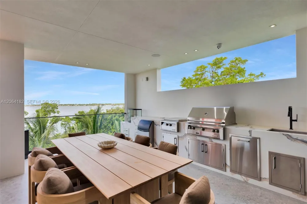 39 Mutiny Pl Key Largo, FL 33037