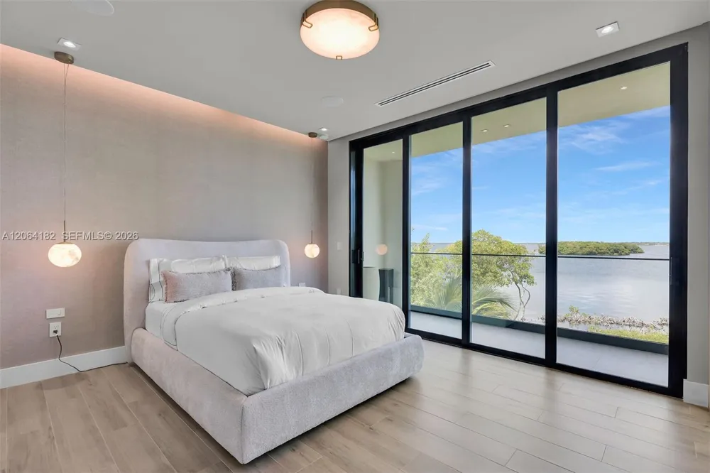 39 Mutiny Pl Key Largo, FL 33037