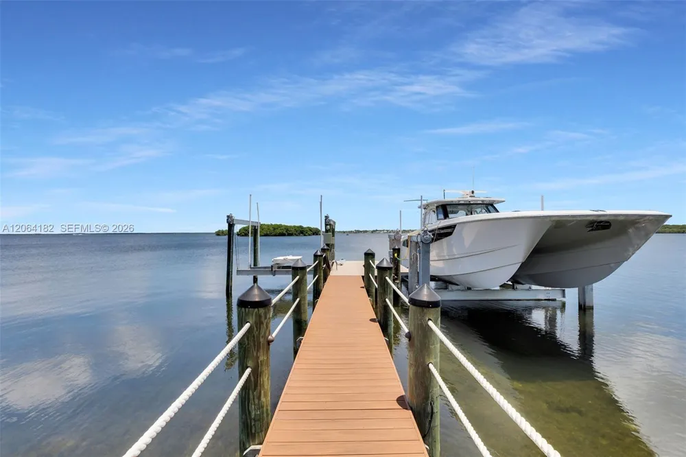 39 Mutiny Pl Key Largo, FL 33037