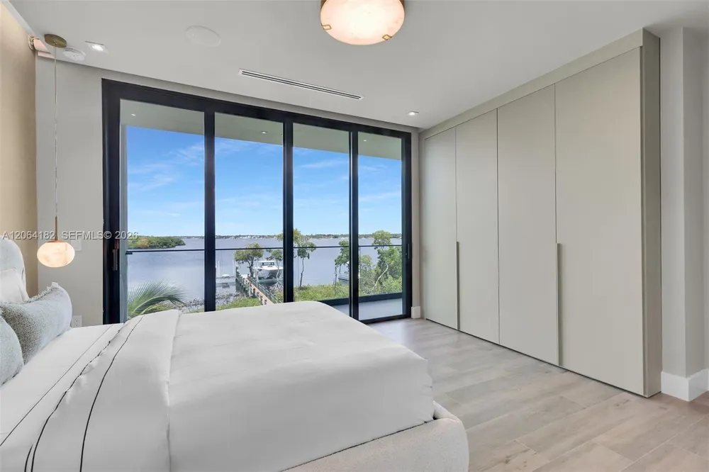 39 Mutiny Pl Key Largo, FL 33037