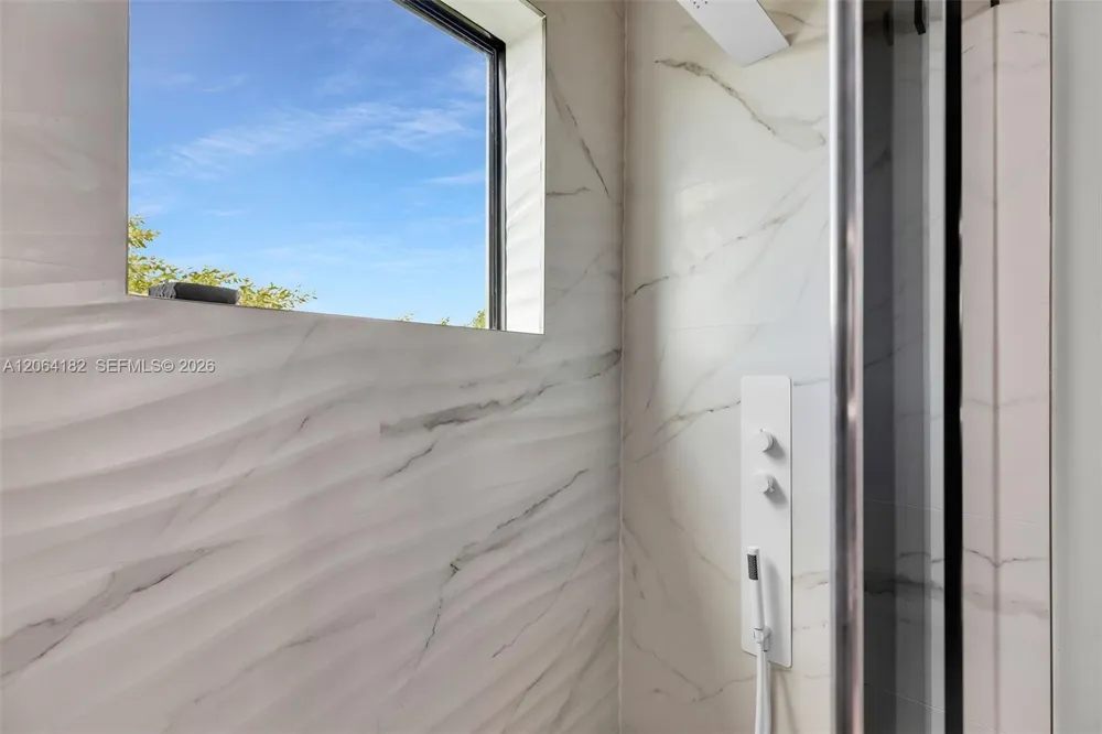 39 Mutiny Pl Key Largo, FL 33037