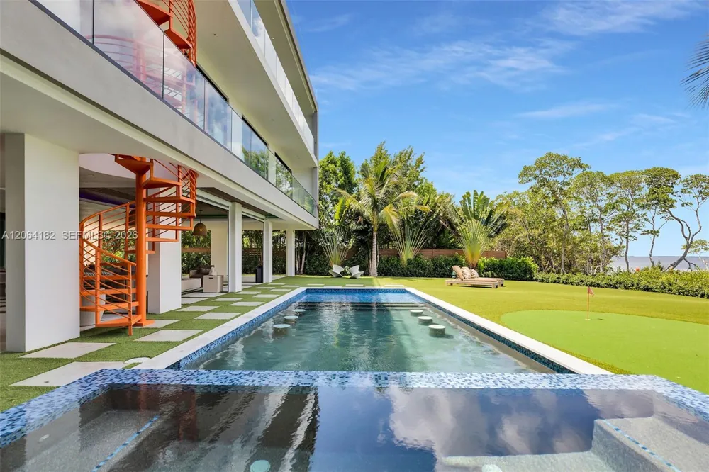 39 Mutiny Pl Key Largo, FL 33037