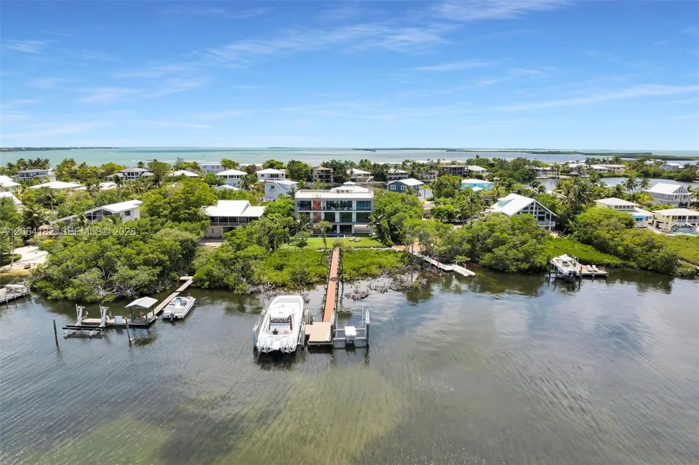 39 Mutiny Pl Key Largo, FL 33037