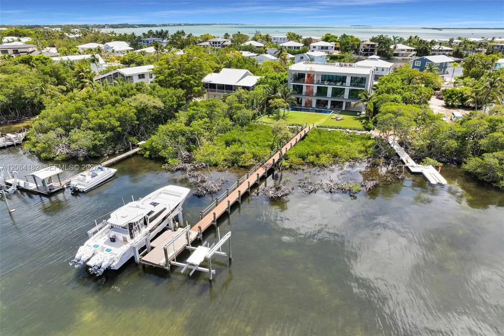 39 Mutiny Pl Key Largo, FL 33037