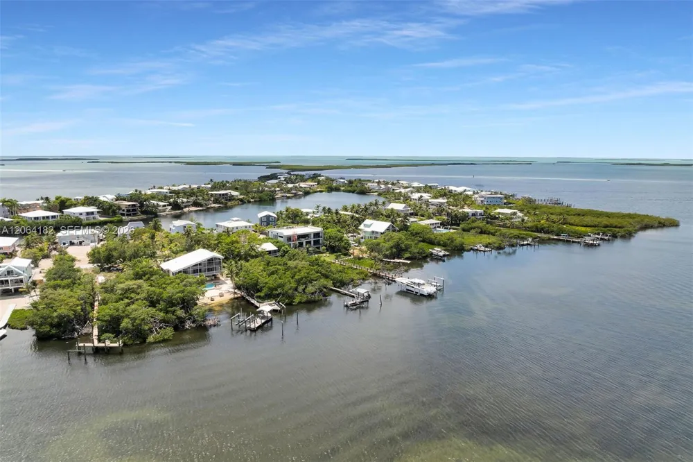 39 Mutiny Pl Key Largo, FL 33037