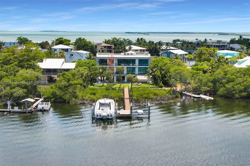 39 Mutiny Pl Key Largo, FL 33037