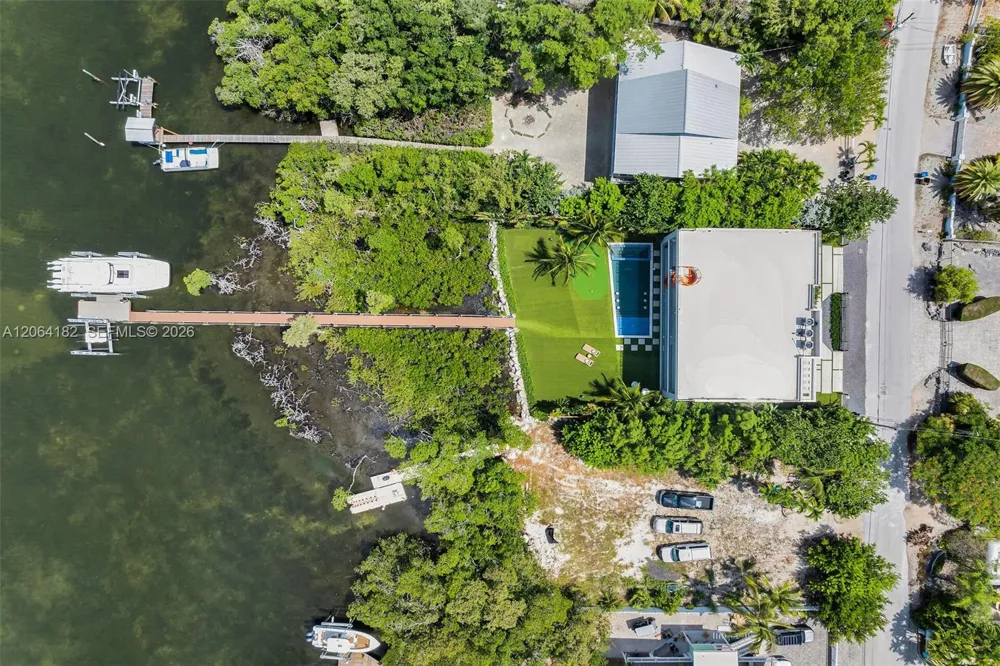 39 Mutiny Pl Key Largo, FL 33037