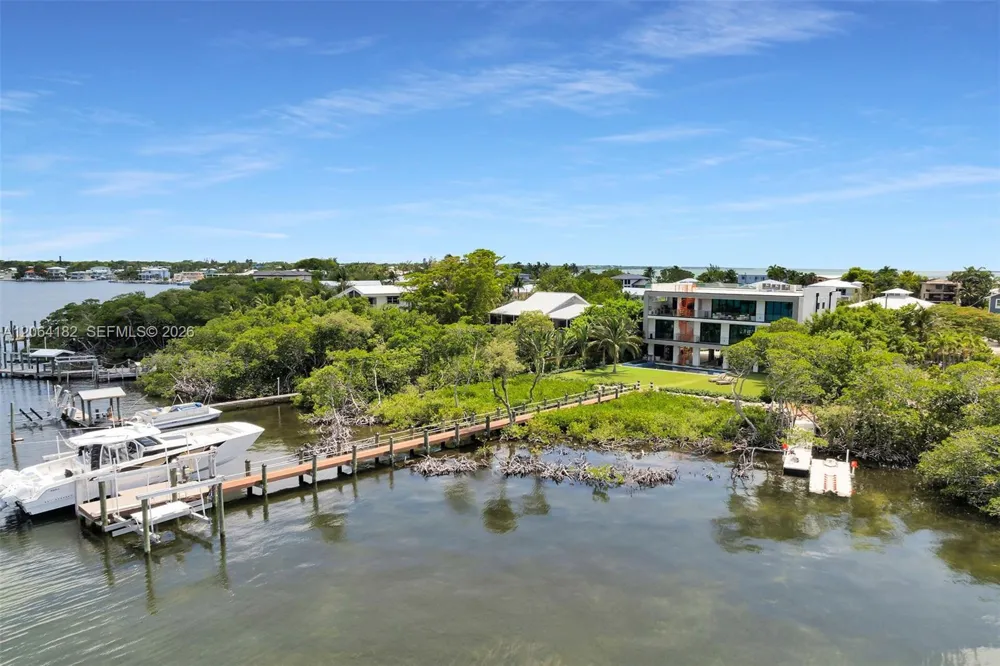 39 Mutiny Pl Key Largo, FL 33037