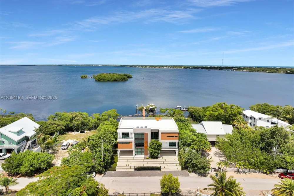 39 Mutiny Pl Key Largo, FL 33037