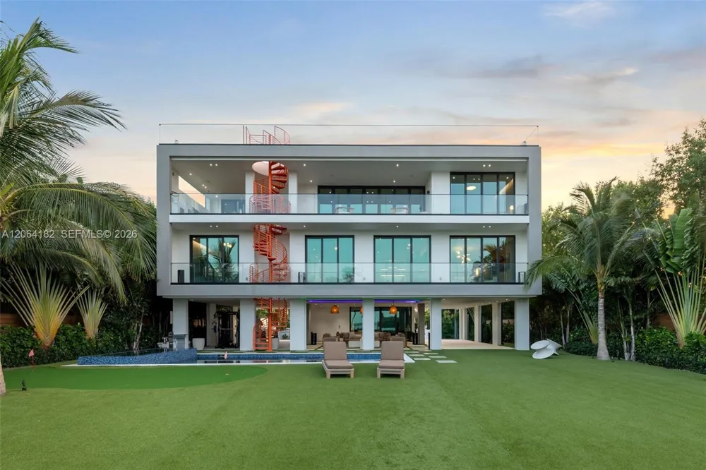 39 Mutiny Pl Key Largo, FL 33037