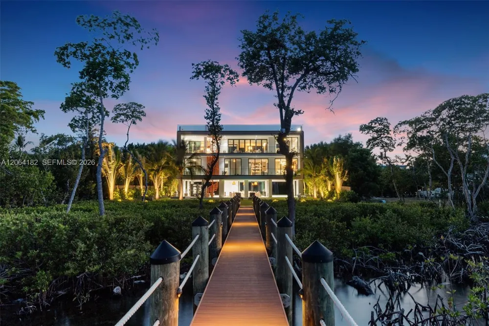 39 Mutiny Pl Key Largo, FL 33037