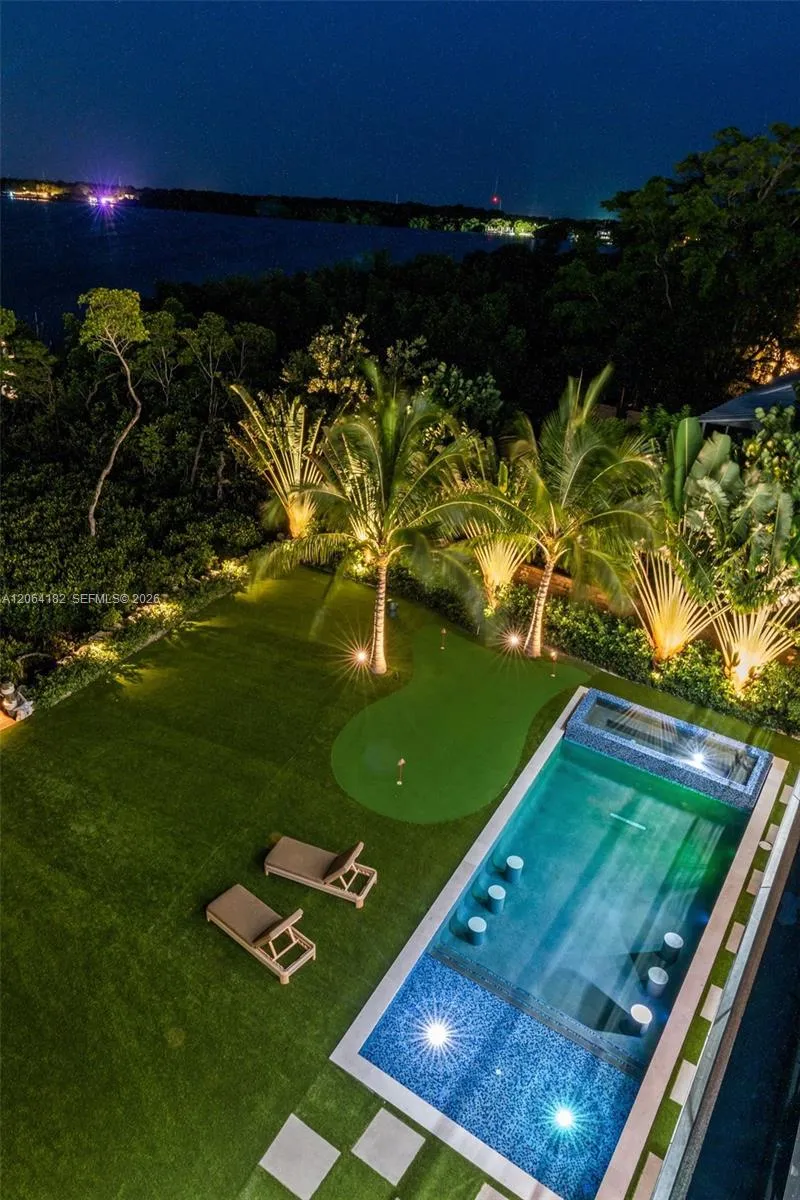 39 Mutiny Pl Key Largo, FL 33037