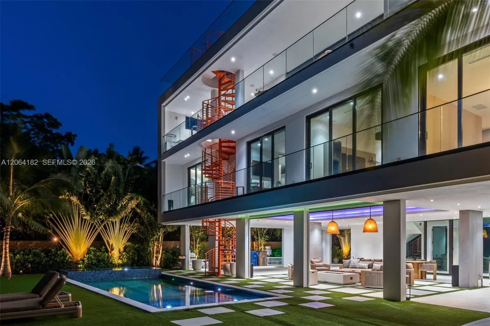 39 Mutiny Pl Key Largo, FL 33037