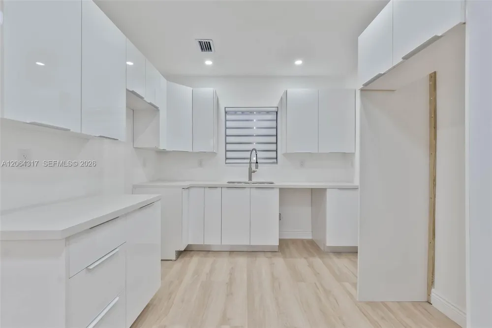 583 NW 47th Ter Miami, FL 33127