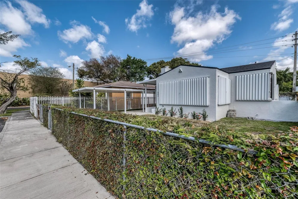 583 NW 47th Ter Miami, FL 33127