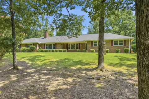 32 Fairway Pl