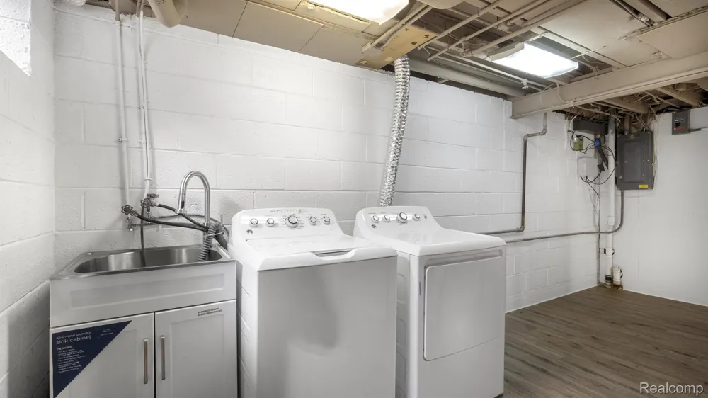 4845 KEITHDALE LANE Bloomfield Charter Township, MI 48302