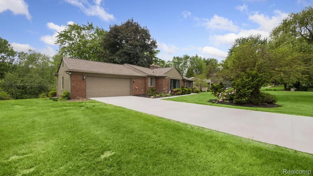 4845 KEITHDALE LANE Bloomfield Charter Township, MI 48302