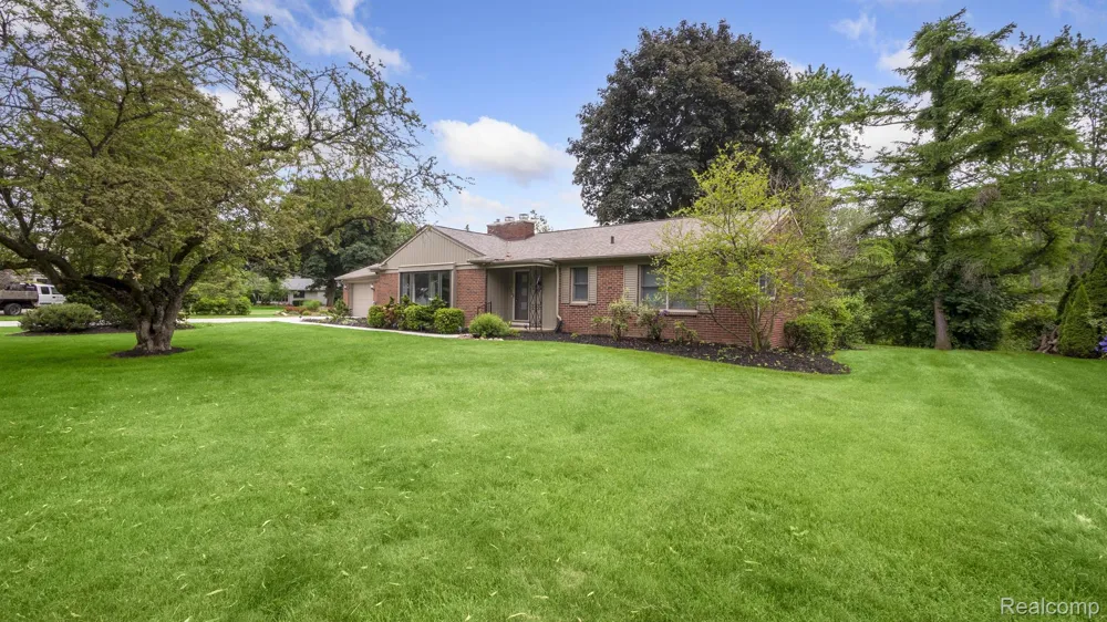 4845 KEITHDALE LANE Bloomfield Charter Township, MI 48302