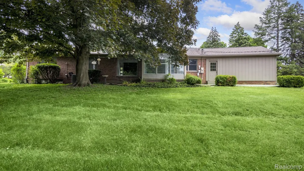 4845 KEITHDALE LANE Bloomfield Charter Township, MI 48302