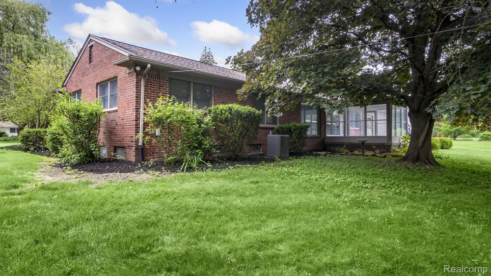 4845 KEITHDALE LANE Bloomfield Charter Township, MI 48302