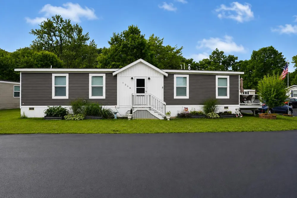 1238 Ashbrook Street NE Plainfield Charter Township, MI 49306