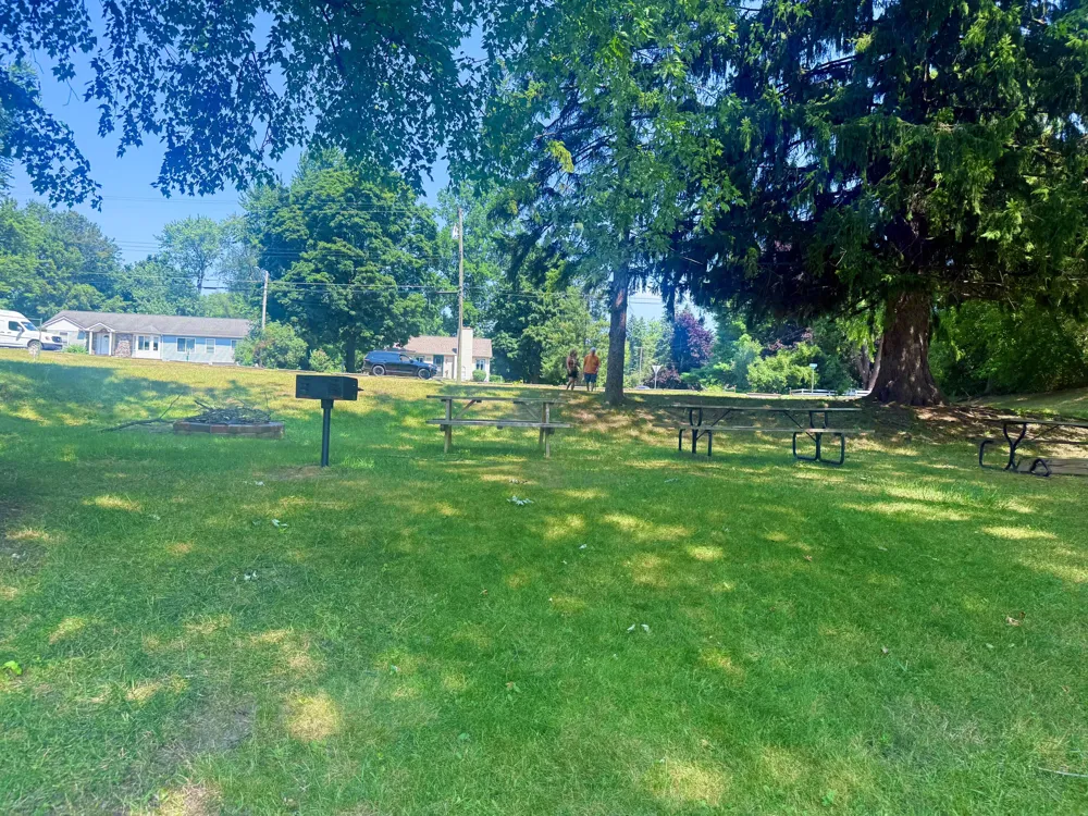 4283 Woodstock Road Waterford, MI 48328