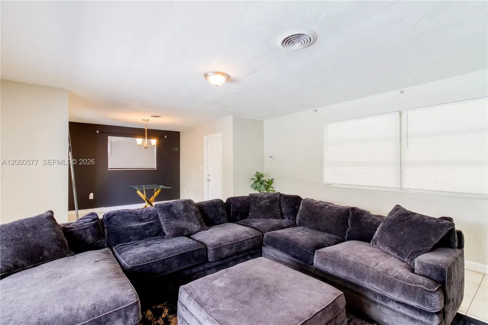 6620 NW 21st Ct Sunrise, FL 33313