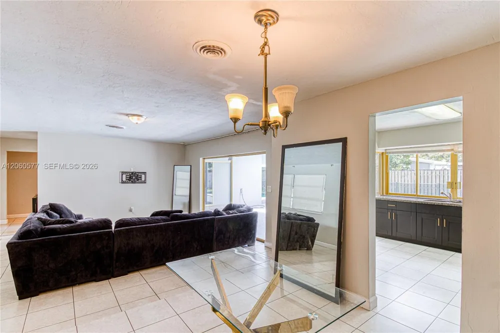 6620 NW 21st Ct Sunrise, FL 33313