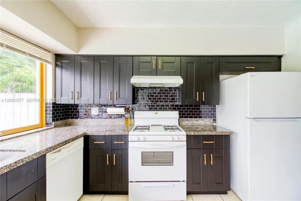6620 NW 21st Ct Sunrise, FL 33313