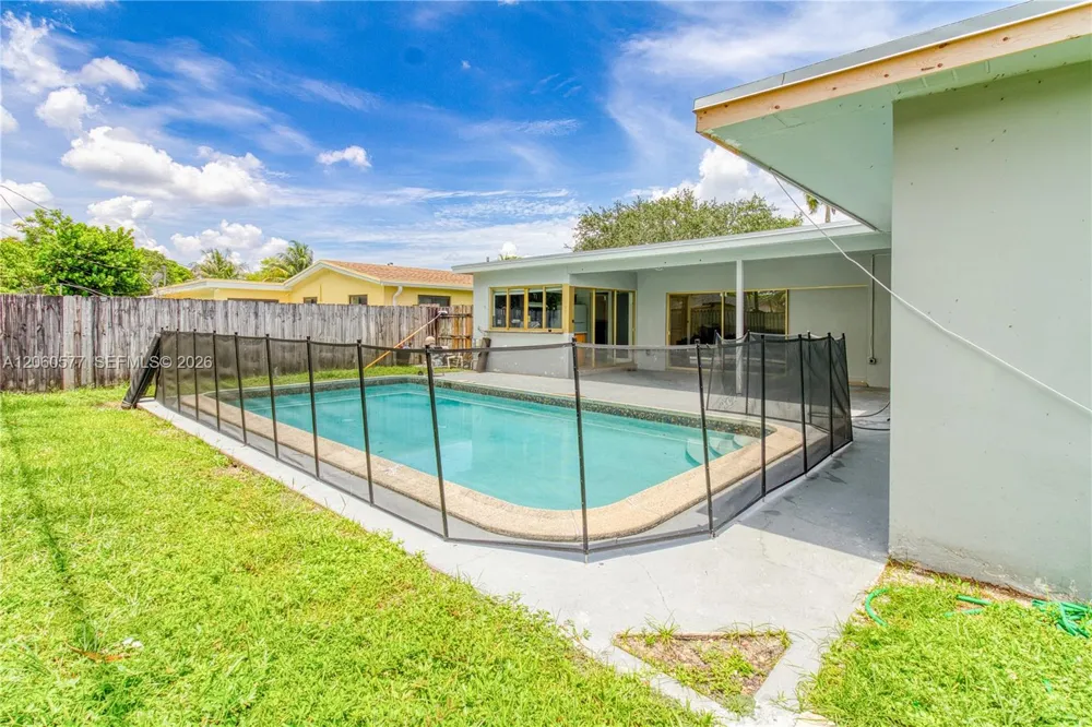 6620 NW 21st Ct Sunrise, FL 33313