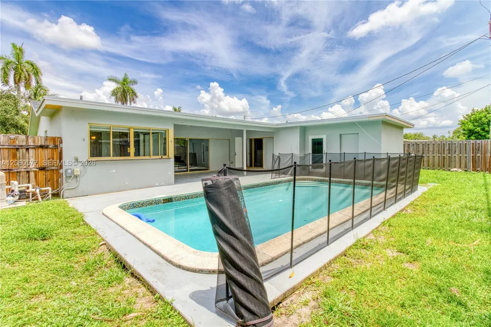 6620 NW 21st Ct Sunrise, FL 33313