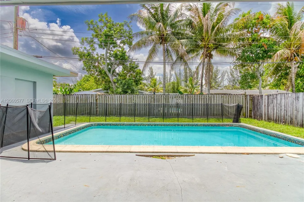 6620 NW 21st Ct Sunrise, FL 33313