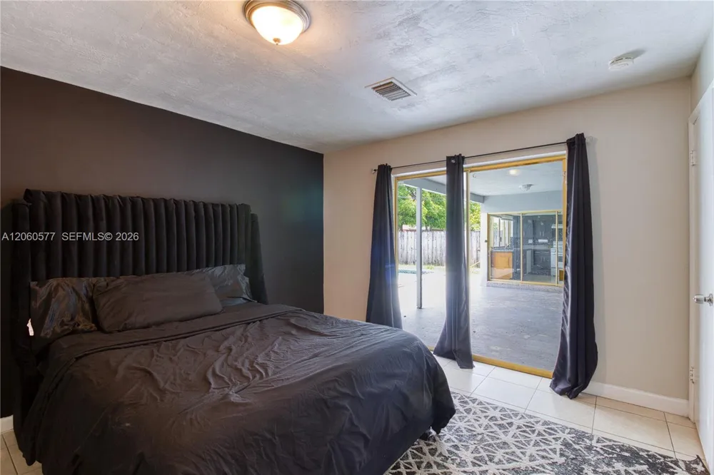 6620 NW 21st Ct Sunrise, FL 33313