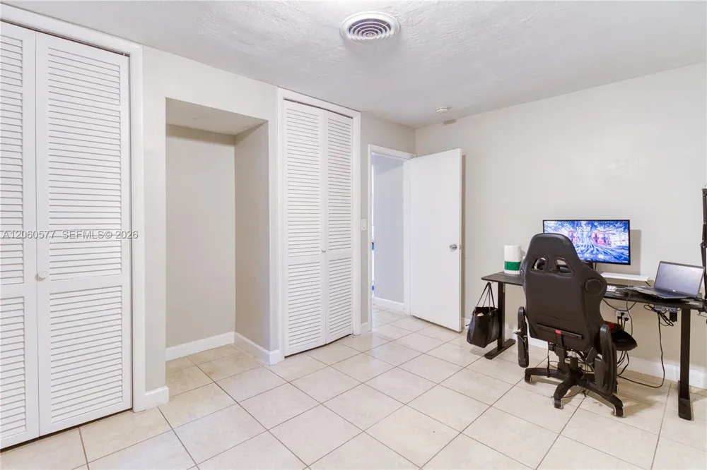 6620 NW 21st Ct Sunrise, FL 33313