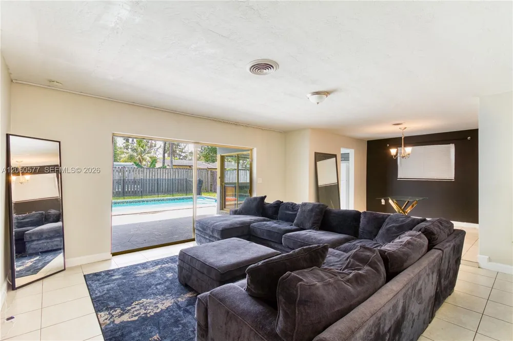 6620 NW 21st Ct Sunrise, FL 33313