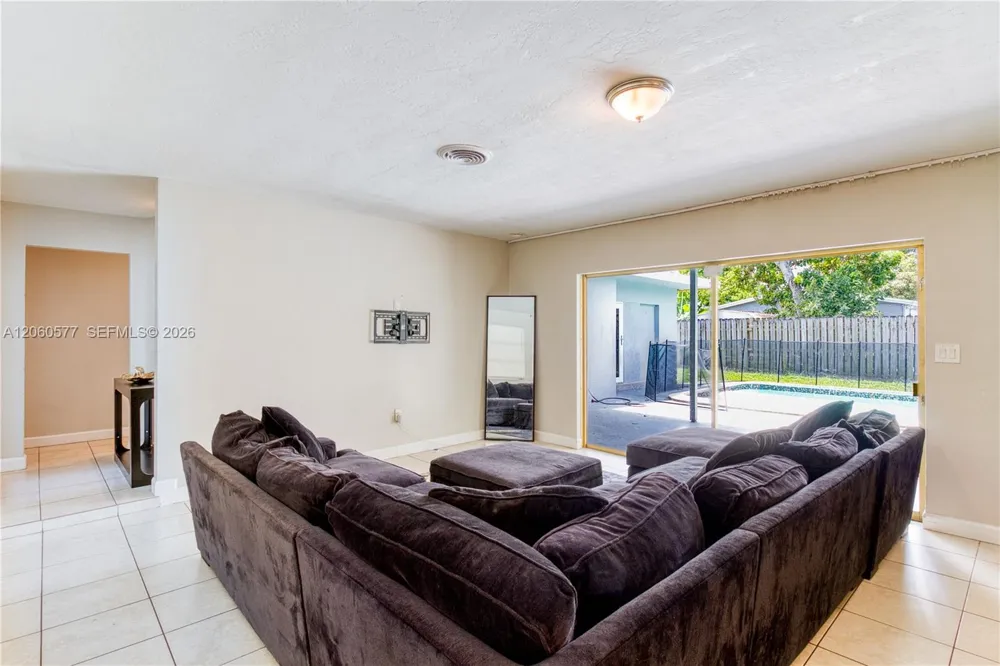 6620 NW 21st Ct Sunrise, FL 33313