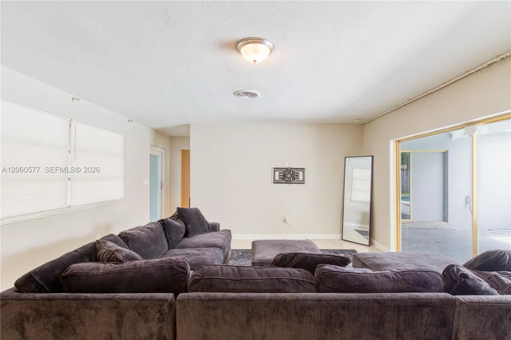 6620 NW 21st Ct Sunrise, FL 33313