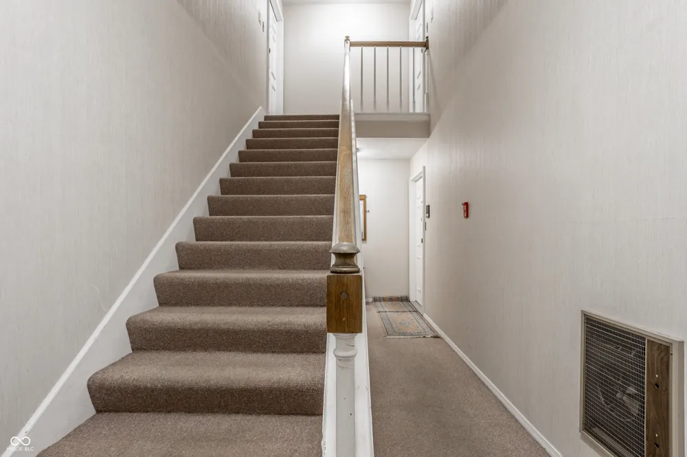 1316 Kings Cove Court Indianapolis, IN 46260