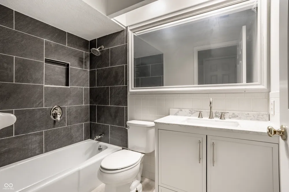 1316 Kings Cove Court Indianapolis, IN 46260