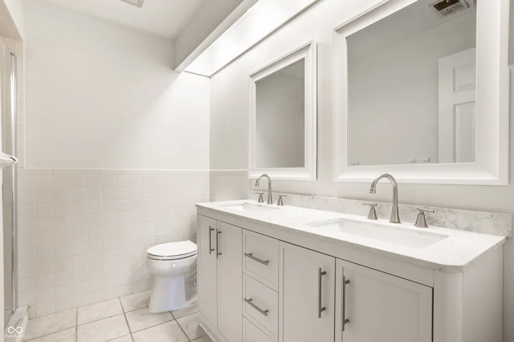 1316 Kings Cove Court Indianapolis, IN 46260